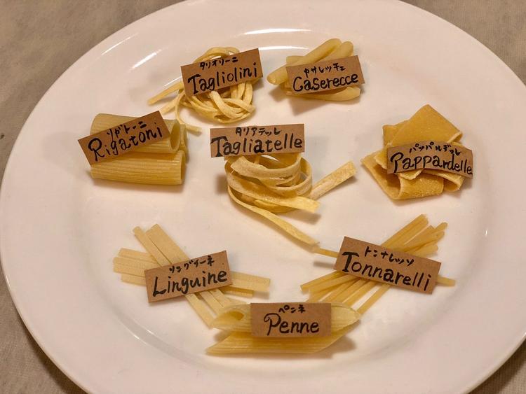パスタもソースに合わせて色々あります。