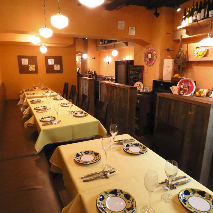 本場さながらの店内雰囲気