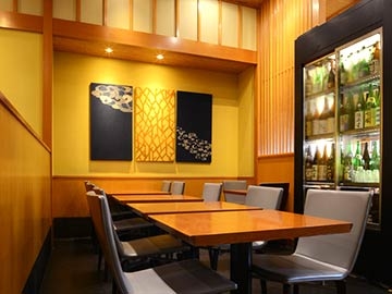 落ち着いた雰囲気の店内