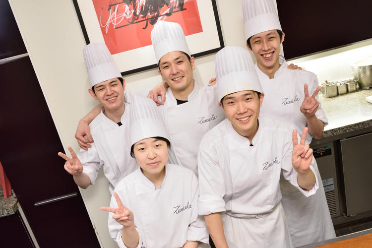 本店では、20代若手スタッフ多数活躍中!
