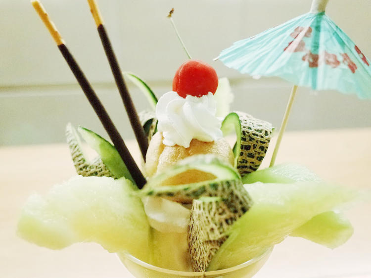 カフェはパフェとあんみつなど提供していま