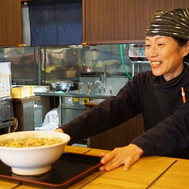 セルフサービスなので、料理は運びません!