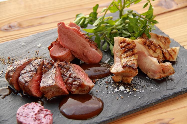 熟成牛や鴨のグリル 盛り合わせ!