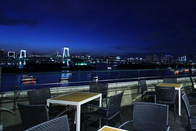 ライトアップされた夜景は幻想的