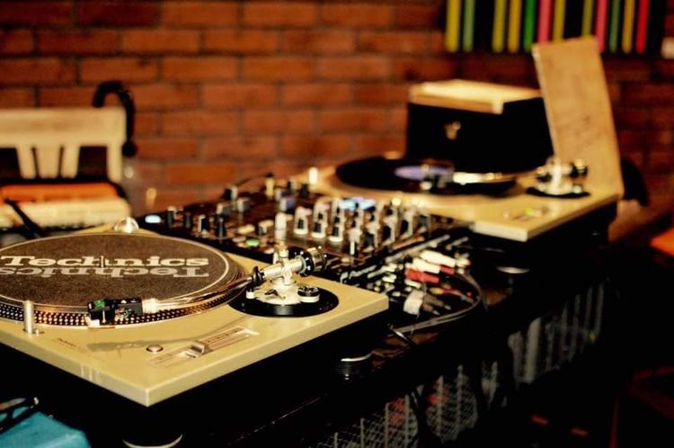 毎月1〜2回のDJイベントもあります。