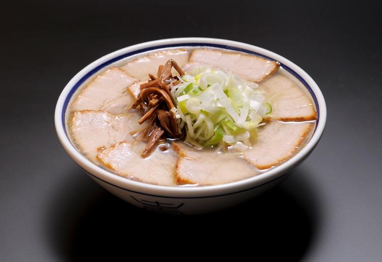 極旨チャーシューが丼を覆いつくす肉そば。