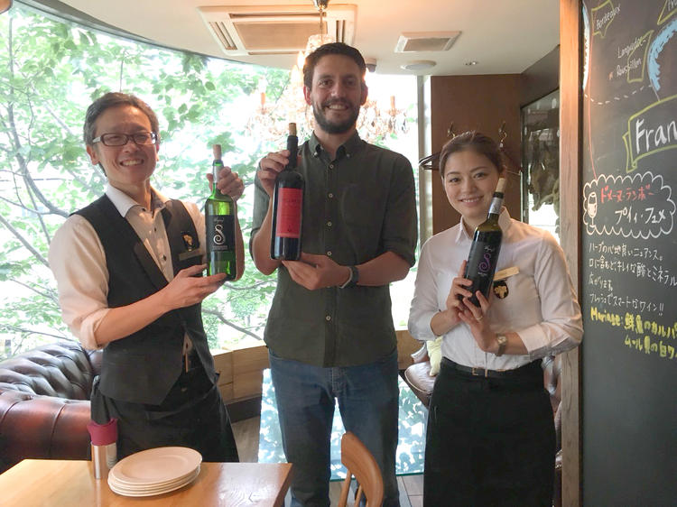 お客様が気軽にワインを楽しめるお店