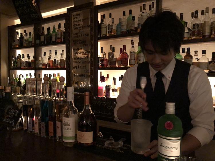 若いチーフバーテンダーも活躍中です