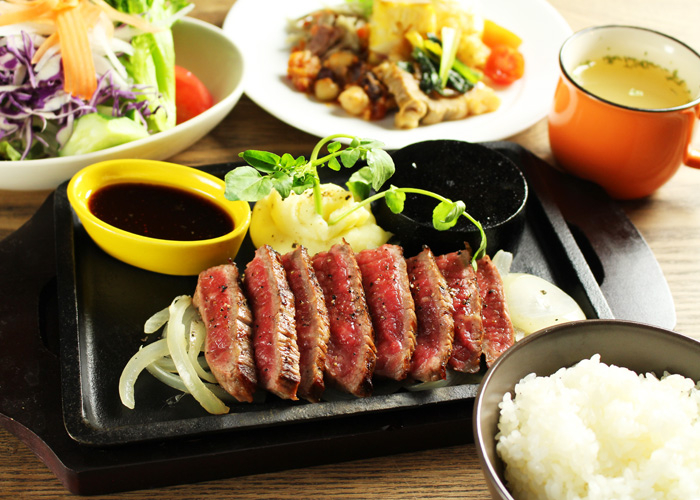 肉卸問屋直営のこだわりの肉料理