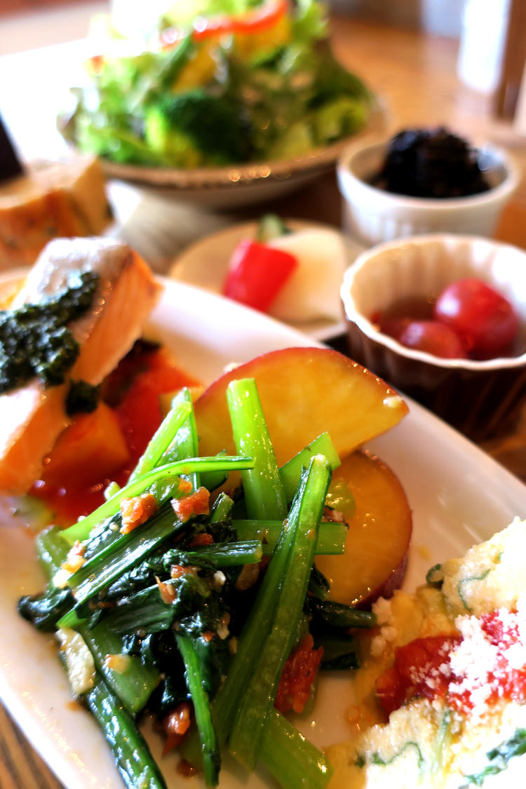 ランチは一汁七菜で野菜がたっぷり