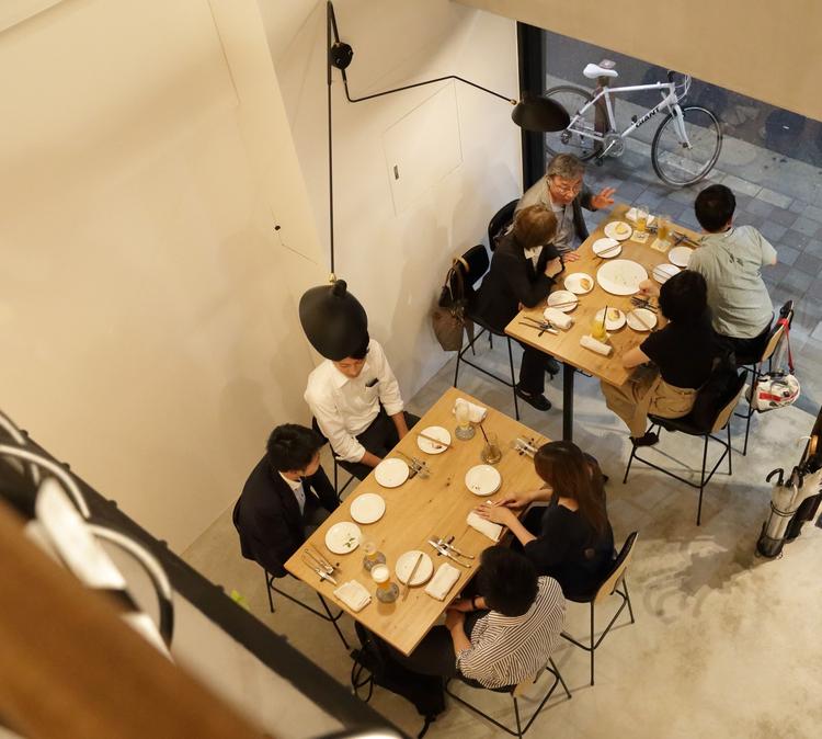 吹抜けの店内です