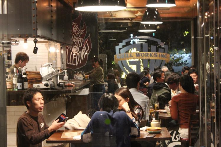売り上げは立地と業態と店長力の3本柱。