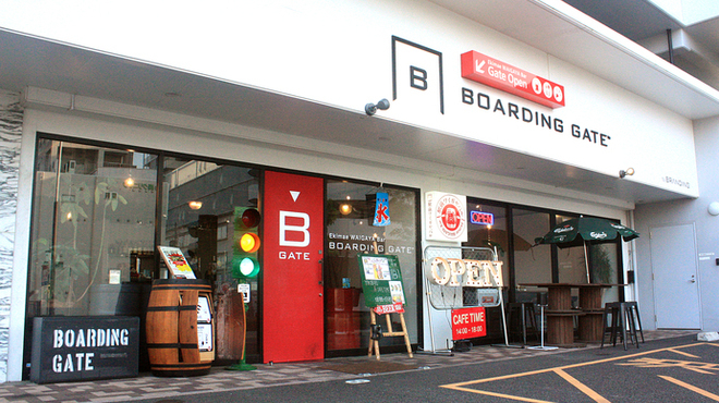 BOARDING GATE