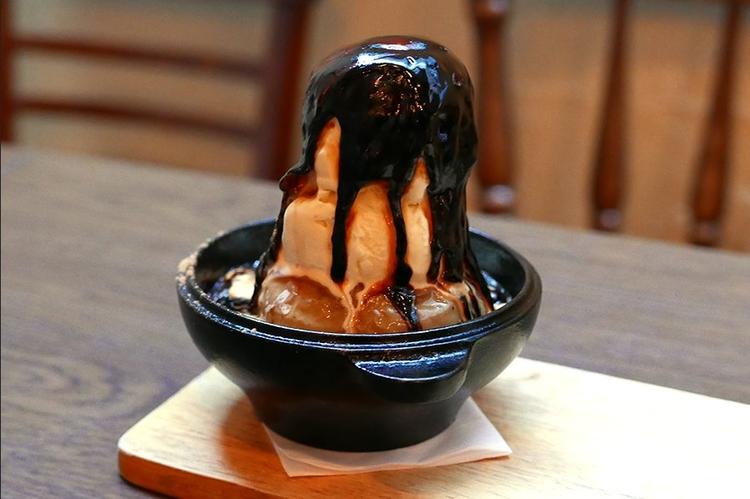 創業からの名物デザート「焼きりんご」