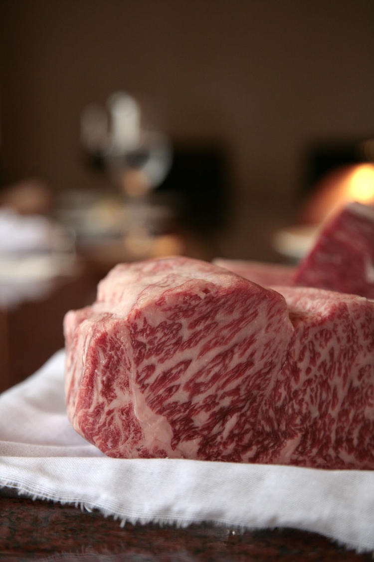 A5ランク和牛など高級食材も取り扱います