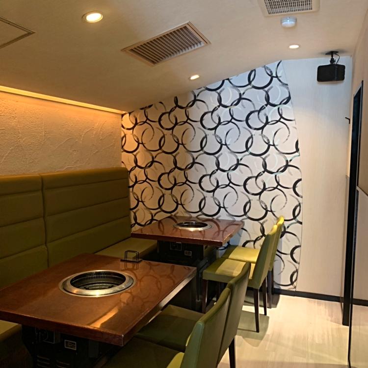 清潔感のあるシンプルでお洒落な店内 ★