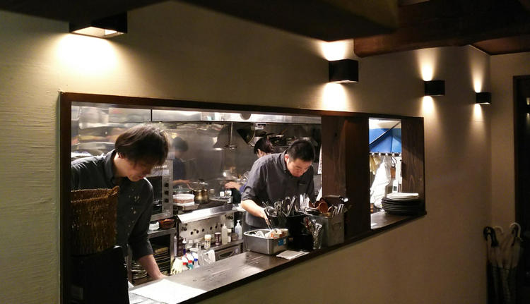 厨房は広く設備充実。新メニュー日々更新!