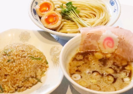 中毒者続出のサバ濃厚つけ麺!