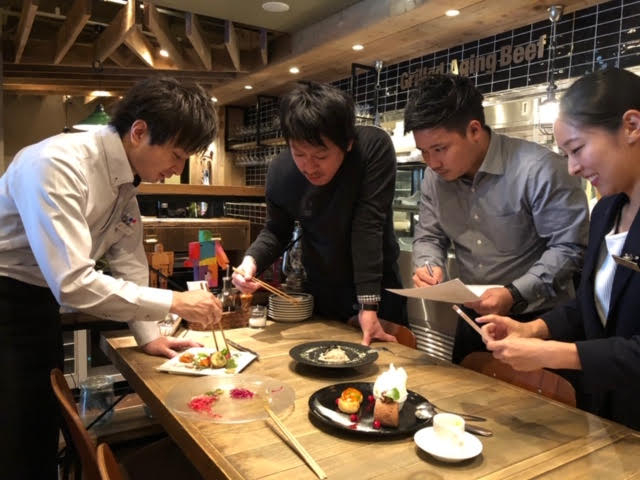 メニューの提案会議が定期的に行われます