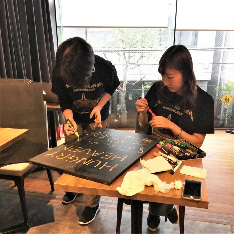 みんなで看板・メニューを作成♪
