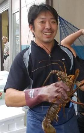仲卸で働く店主