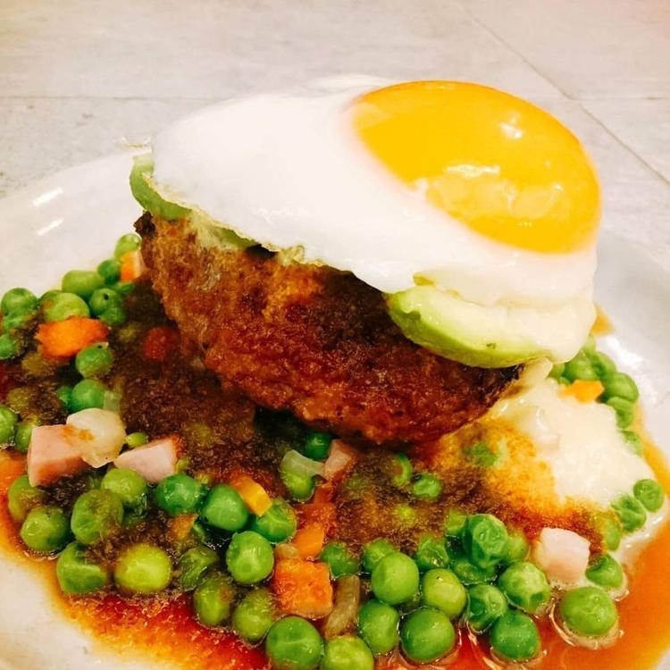 人気メニューのハンバーグ