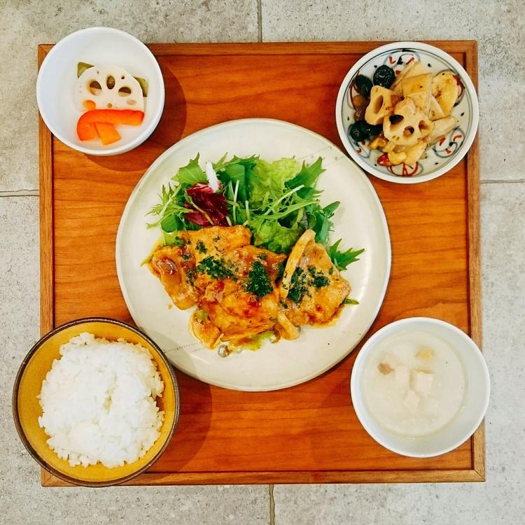 ランチは主菜とデリが選べます