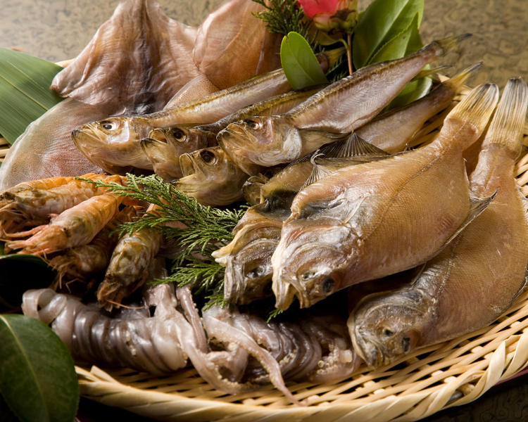 吟味した新鮮な魚介類