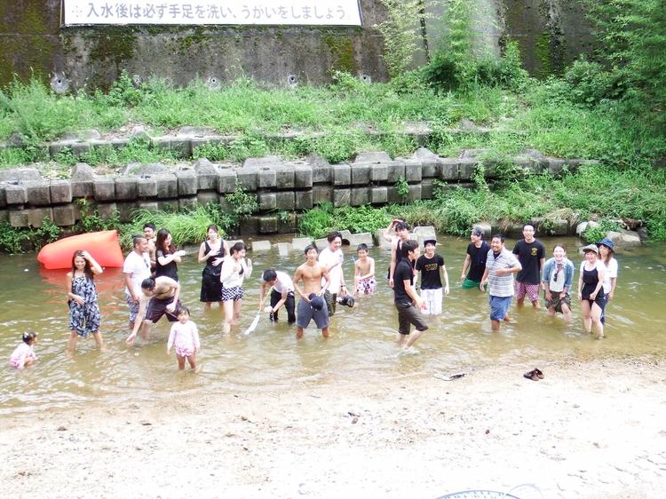 夏・・従業員全員でBBQ&川遊び