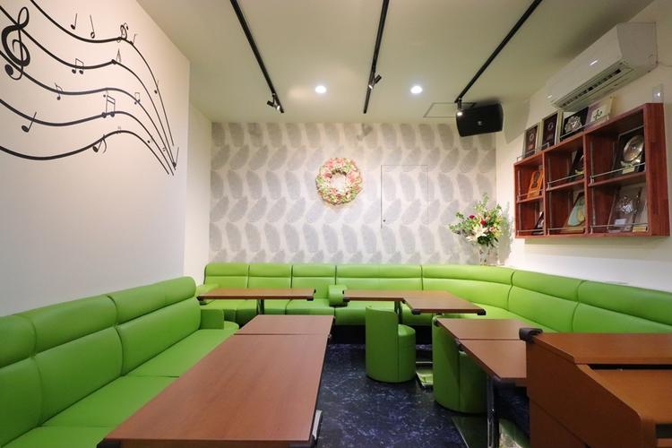清潔で明るい店内