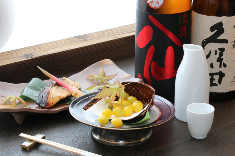 旬の一品料理が大好評。