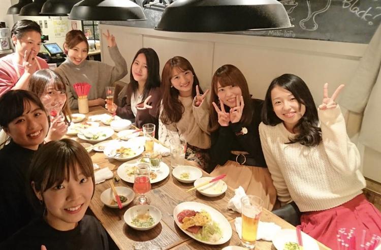 女性スタッフも活躍中(休日女子会の画)