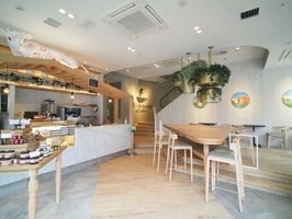 真新しい店内