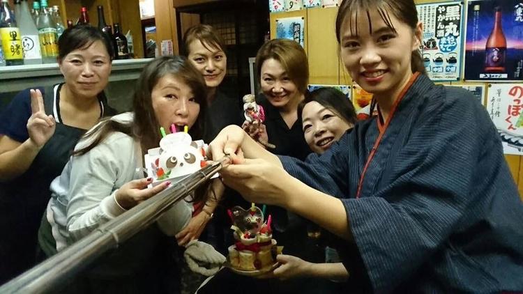 スタッフの誕生日はみんなでお祝い♪