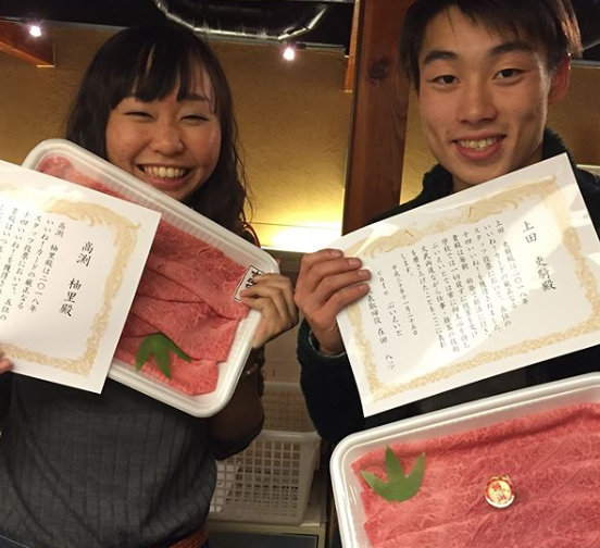 頑張ったスタッフにはお肉のプレゼント!