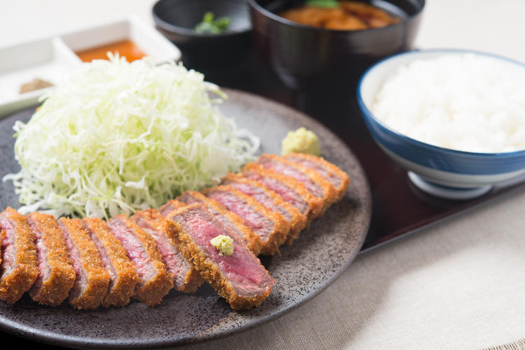 創業以来こだわり続ける「牛ロースカツ膳」