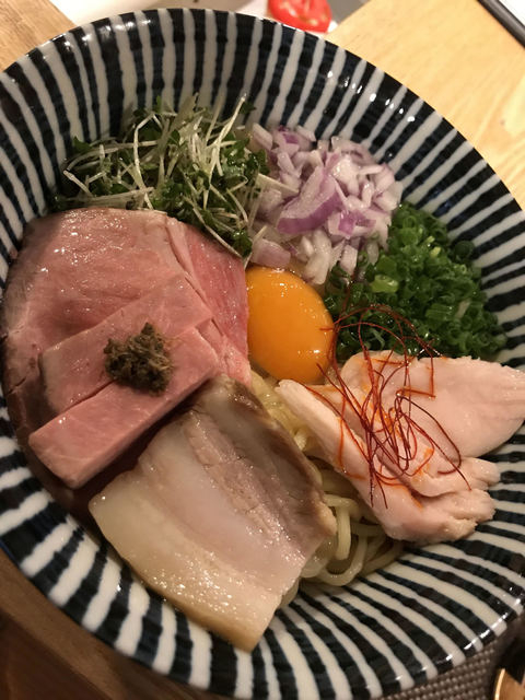 お昼はまぜそば屋さんに!