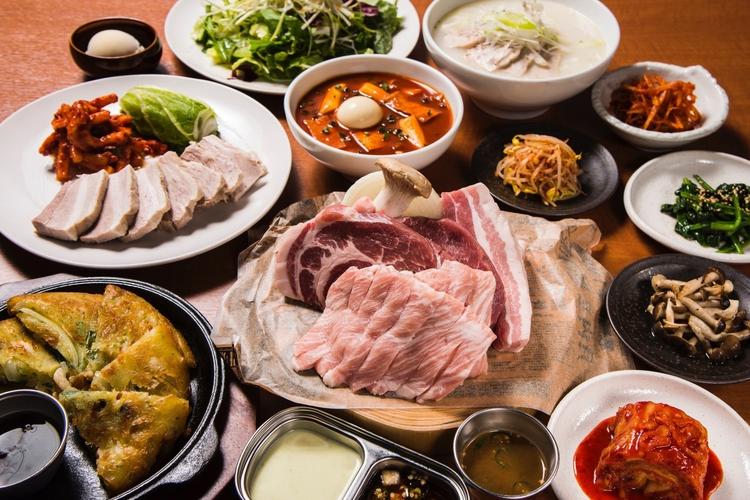 独自の製法で豚肉の旨味を引き出しています