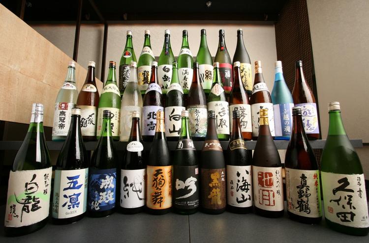 北信越の日本酒を常時50種以上取り揃え
