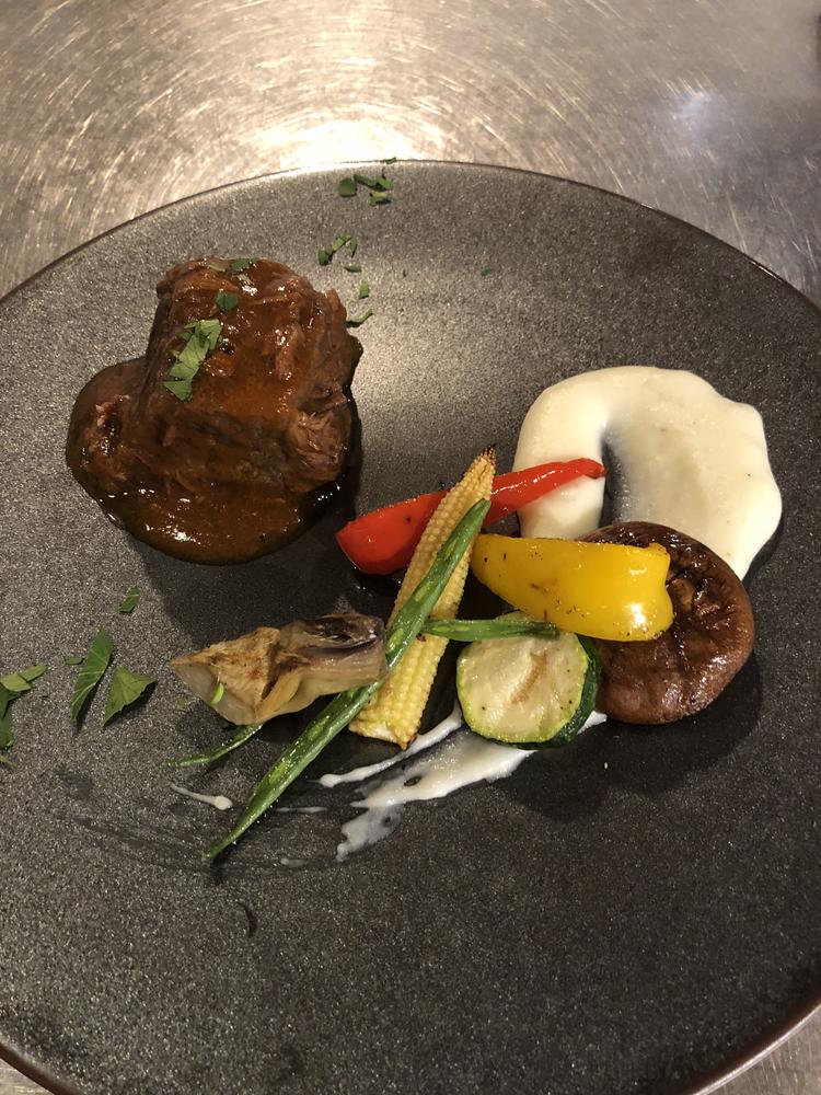 牛ほほ肉赤ワイン煮