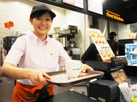 フードコートなので、店舗はカウンターのみ