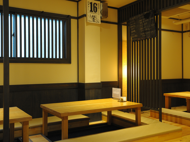 落ち着いた雰囲気の店内