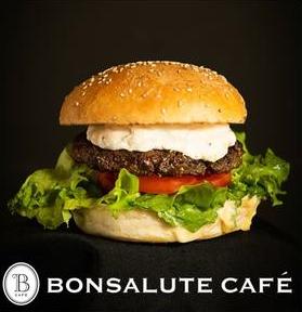 大迫力の”どさんこチーズバーガー”