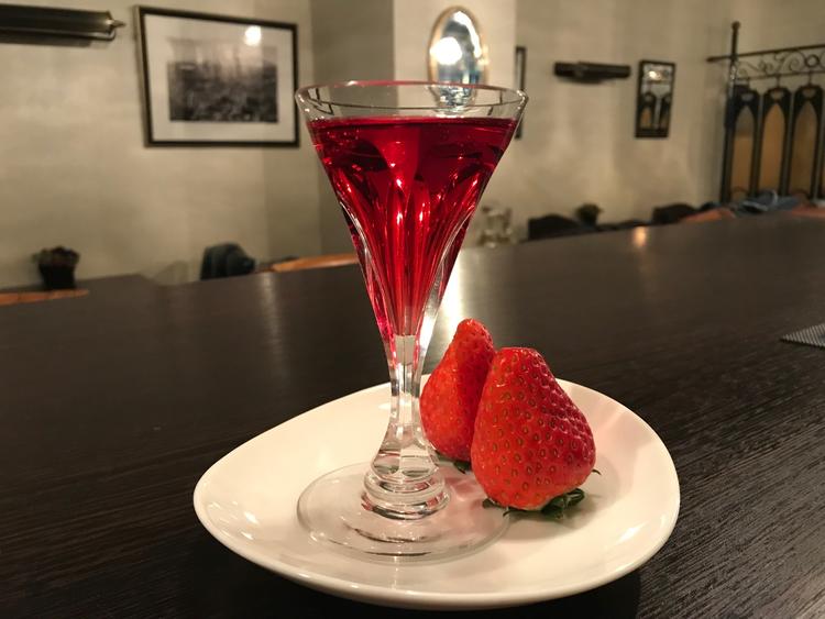 季節の苺を使用したオリジナルカクテル