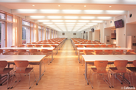 第一高等学校内のカフェテリア