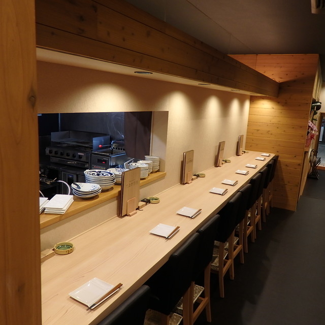 落ち着いた雰囲気の店内です♪
