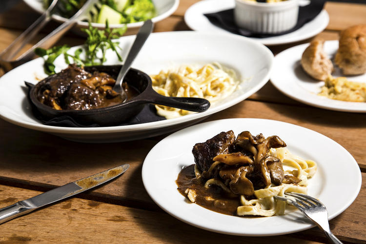 趣向を凝らした肉イタリアン