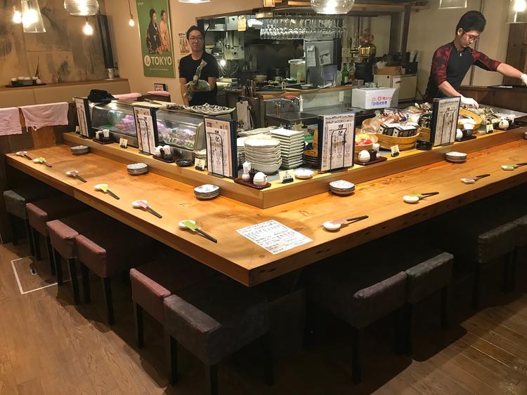 お客さんと距離の近いオープンキッチン!