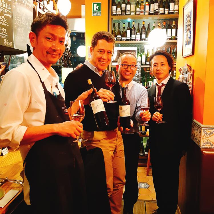 スペインのワイナリーから生産者も来店