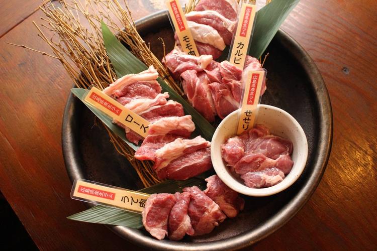 山の幸を鉄板で焼く焼肉!
